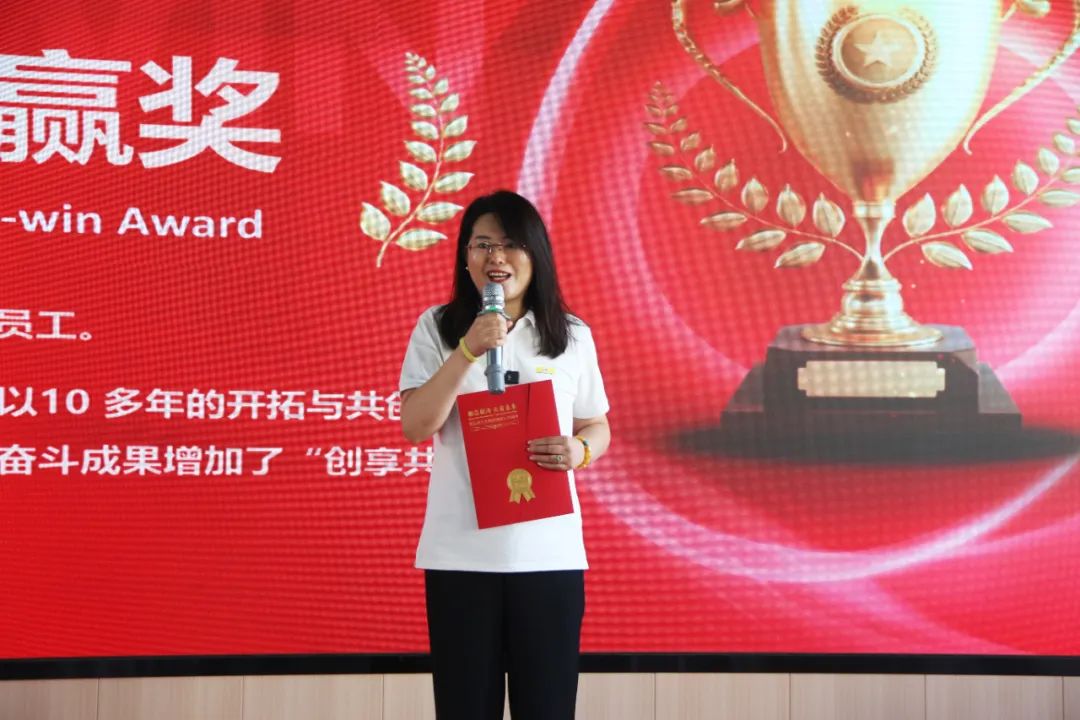 青岛m88官网集团成立二十五周年表彰大会隆重举行