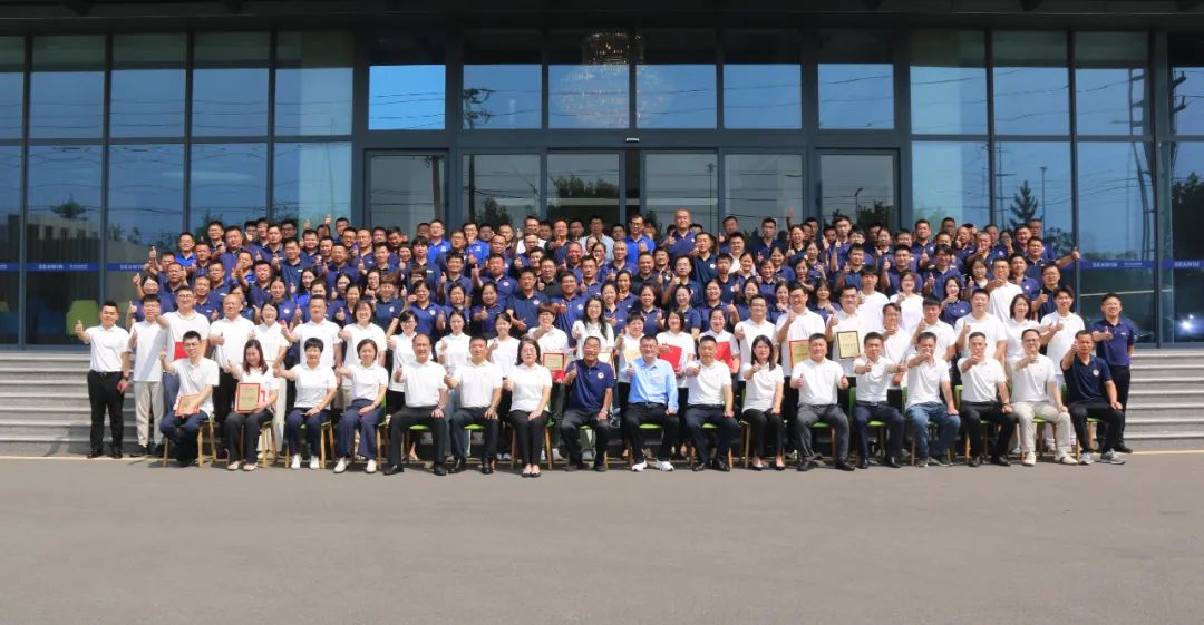 青岛m88官网集团成立二十五周年表彰大会隆重举行