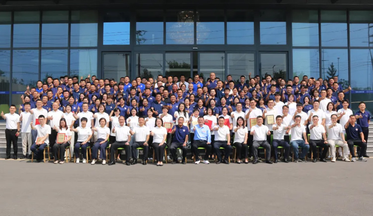 新芯因海 大有未来——青岛m88官网集团成立二十五周年表彰大会隆重举行